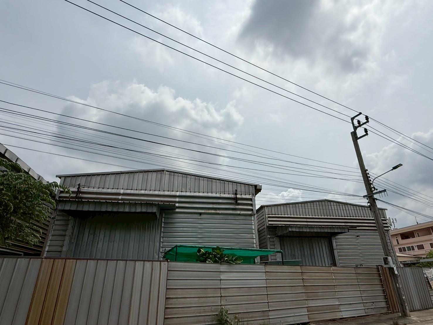 R14B โกดังสำเร็รูปให้เช่า พุทธมณฑลสาย 3 ซอย 7 200 ตรม