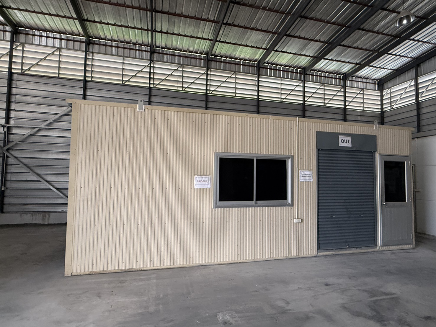 R02J โกดังสำเร็จรูปให้เช่า 2 ถ.เทพารักษ์ 300 ตรม. ออฟฟิต 34 ตรม 21