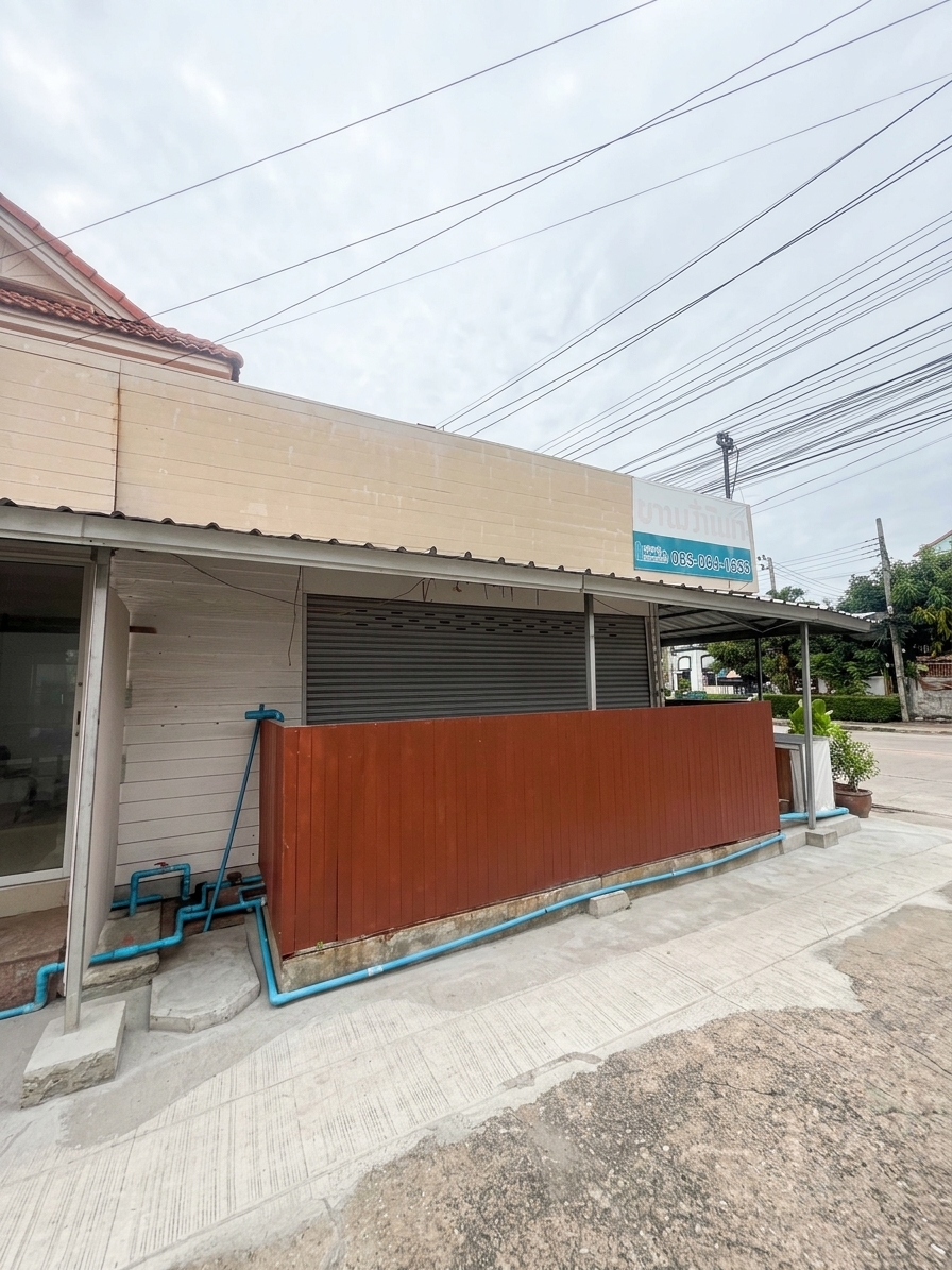 หน้าร้าน ในหมู่บ้าน พฤกษาวิลเลจ 7 6
